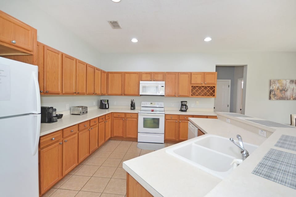 6-Kitchen.jpg