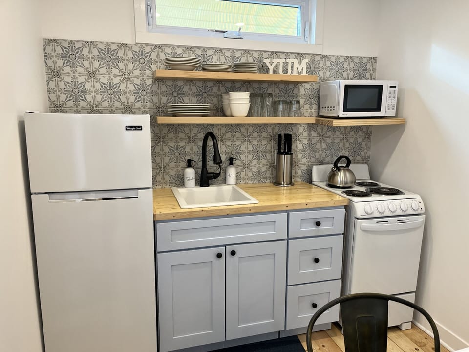 Well apponinted  kitchen