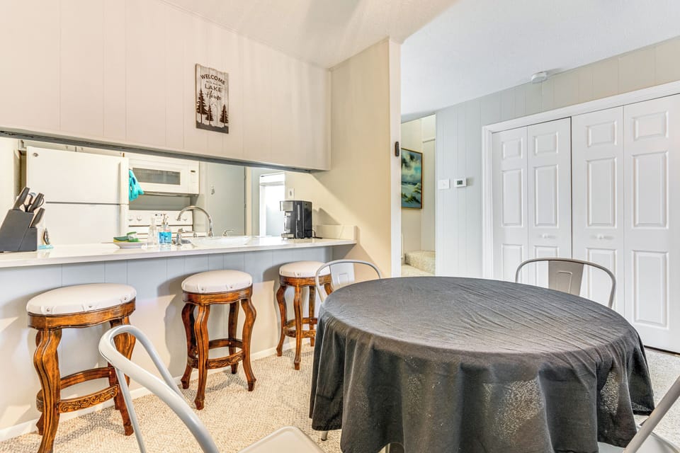 Dining Area | 1st Floor | Dishware/Flatware | Trash Bags/Paper Towels