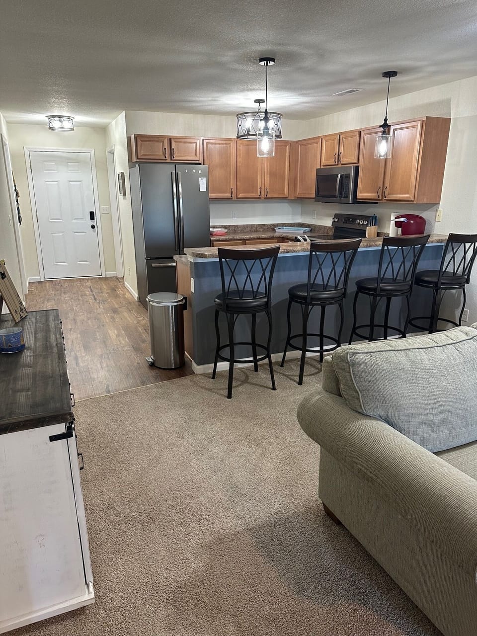Full Kitchen with Full amenities & utensils