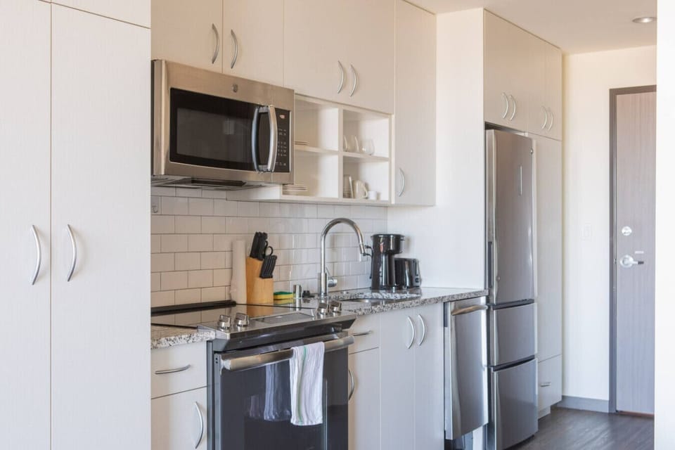 Full kitchen