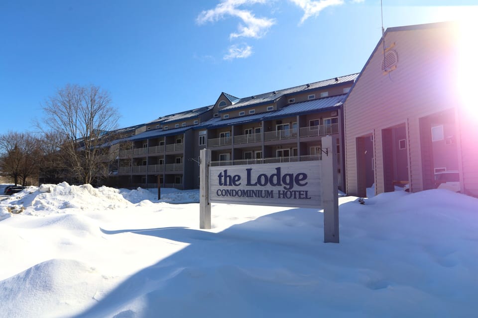 Entrance to the Lodge at Lincoln Station