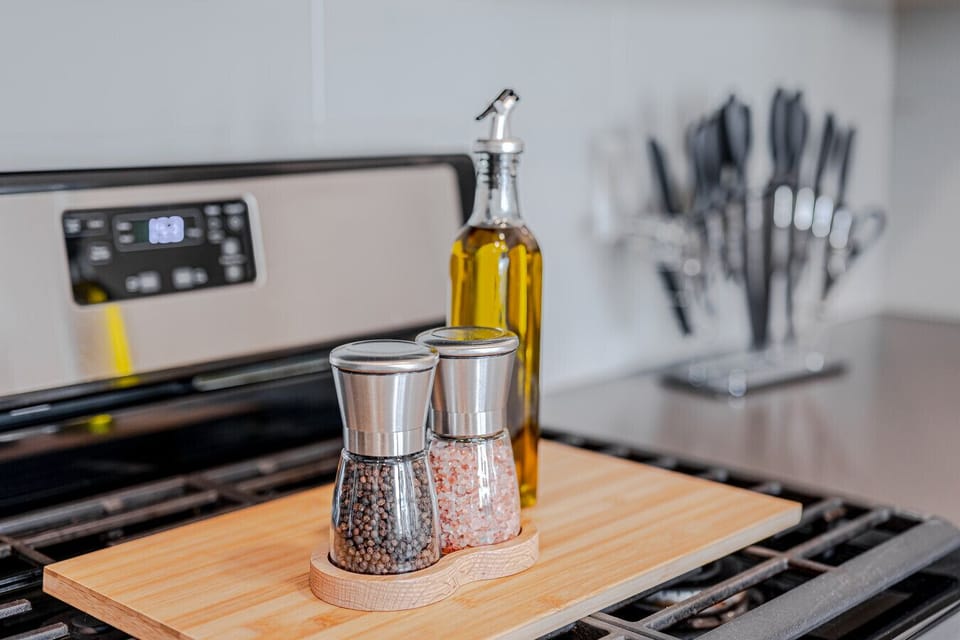 Fully stocked kitchen with all that you need. Rice cooker, blender, toaster, pots, pans, bakeware, salt +pepper, and olive oil!!