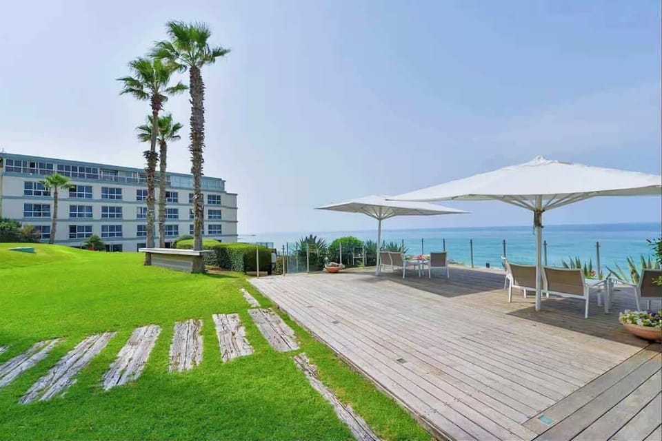 Lounge, unwind, and soak in the coastal atmosphere.