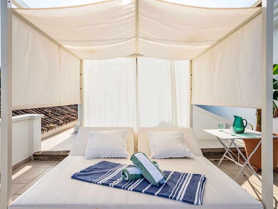 Furniture, Shade, Cushion, Pillow, Outdoor Furniture, Comfort, Throw Pillow, Linens, Bed, Bedroom