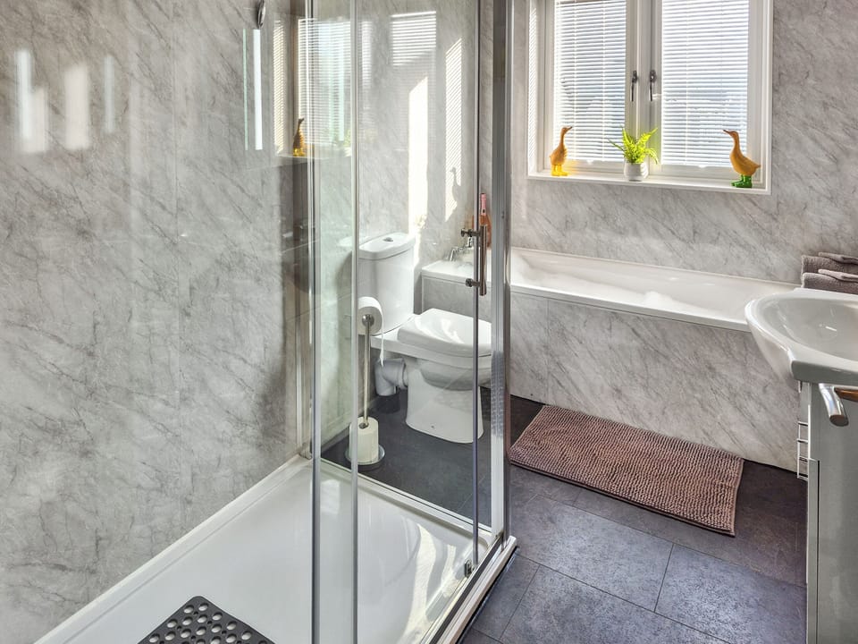Bathroom | Lena&rsquo;s Corner, Dunoon