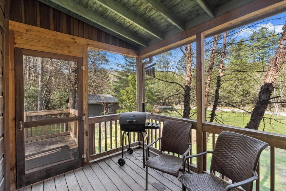 2nd porch with charcoal grill