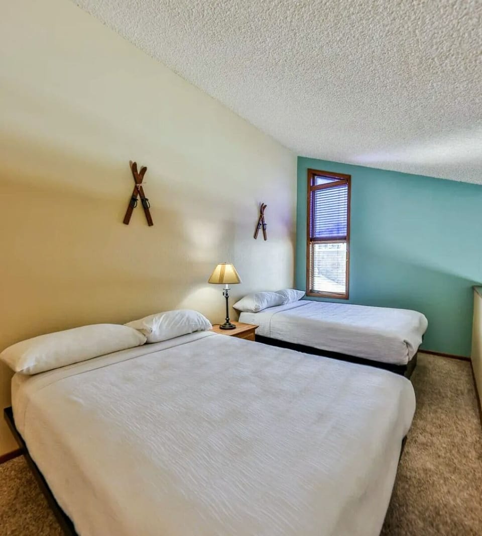 Loft Bedroom
Two Queen Beds