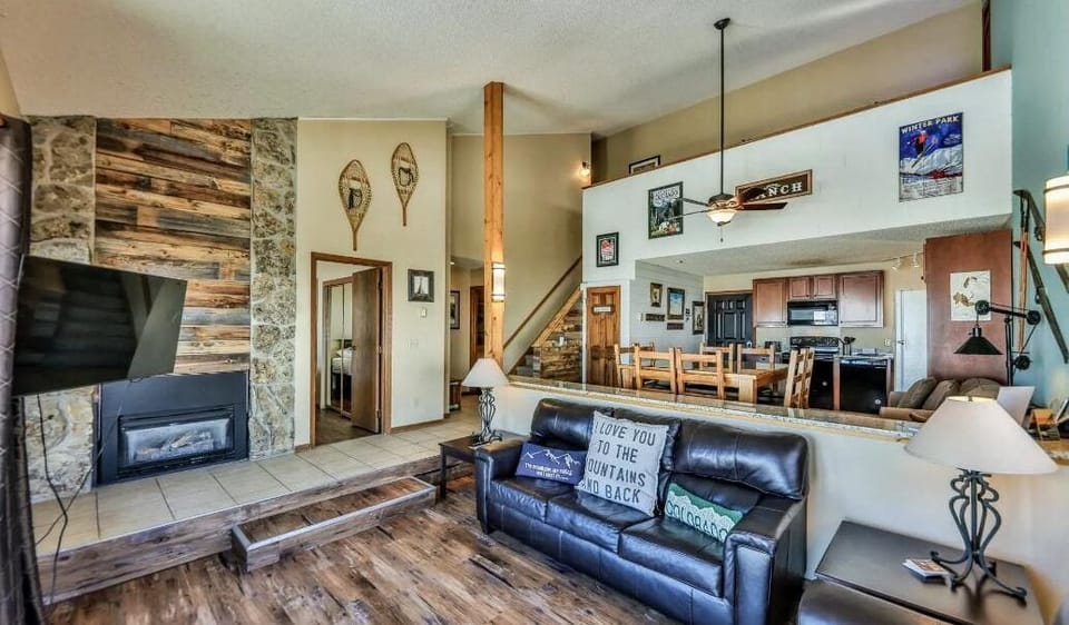 Living Room
Queen pull out 