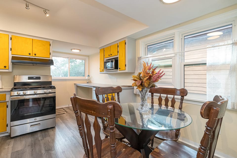 Kitchen seating for four