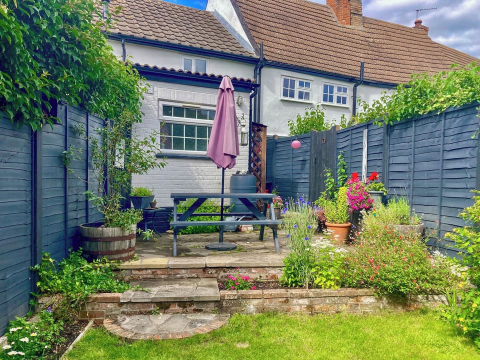 Outdoor | Sunny Meadow Cottage, Sudbury
