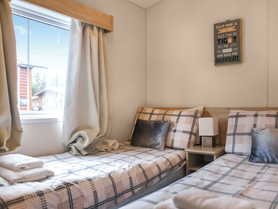 Twin bedroom | Craig Rossie Lodge, Grandeagles Holiday Park