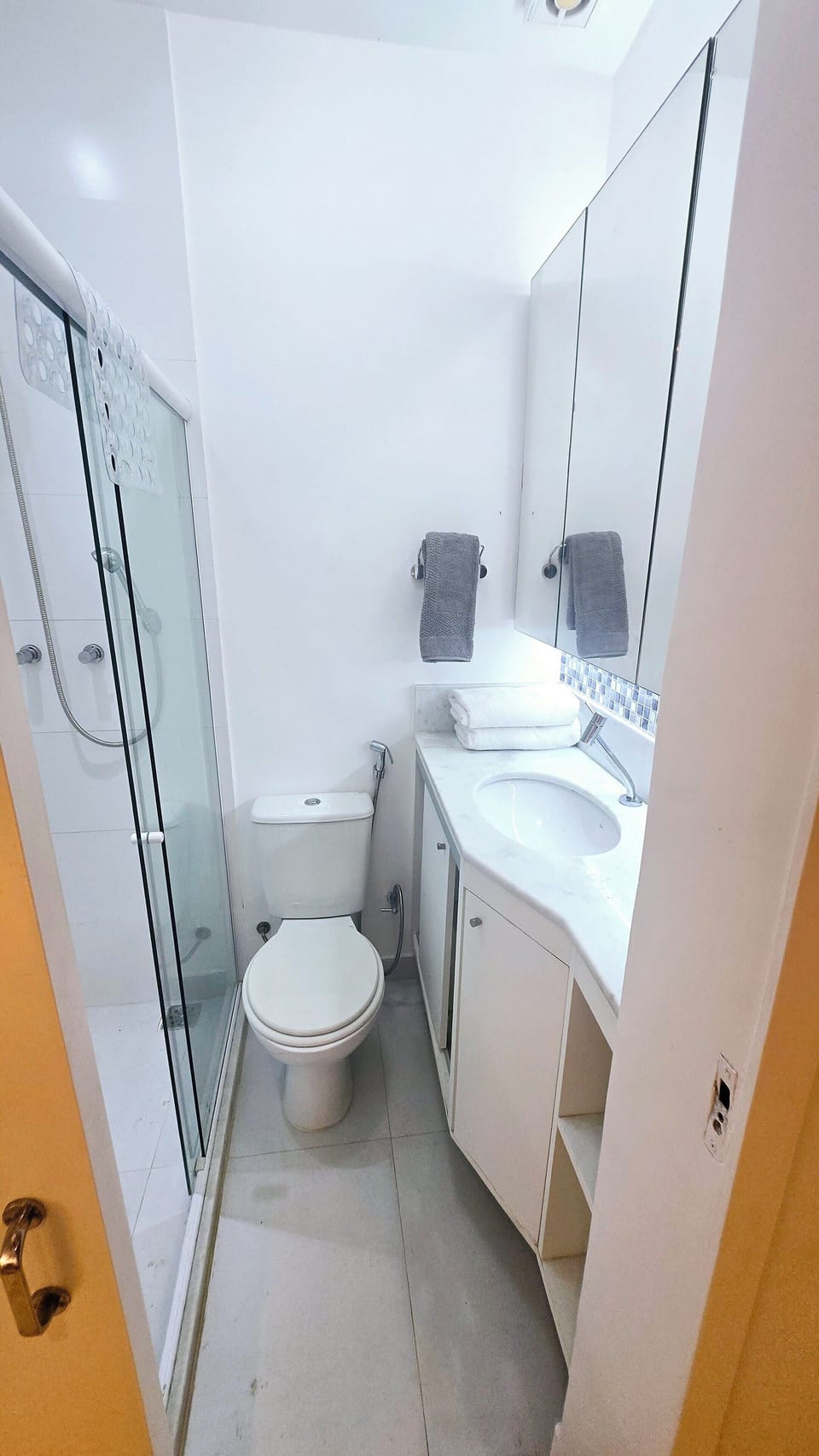 Full Bathroom 1: Private to Bedroom 1. 