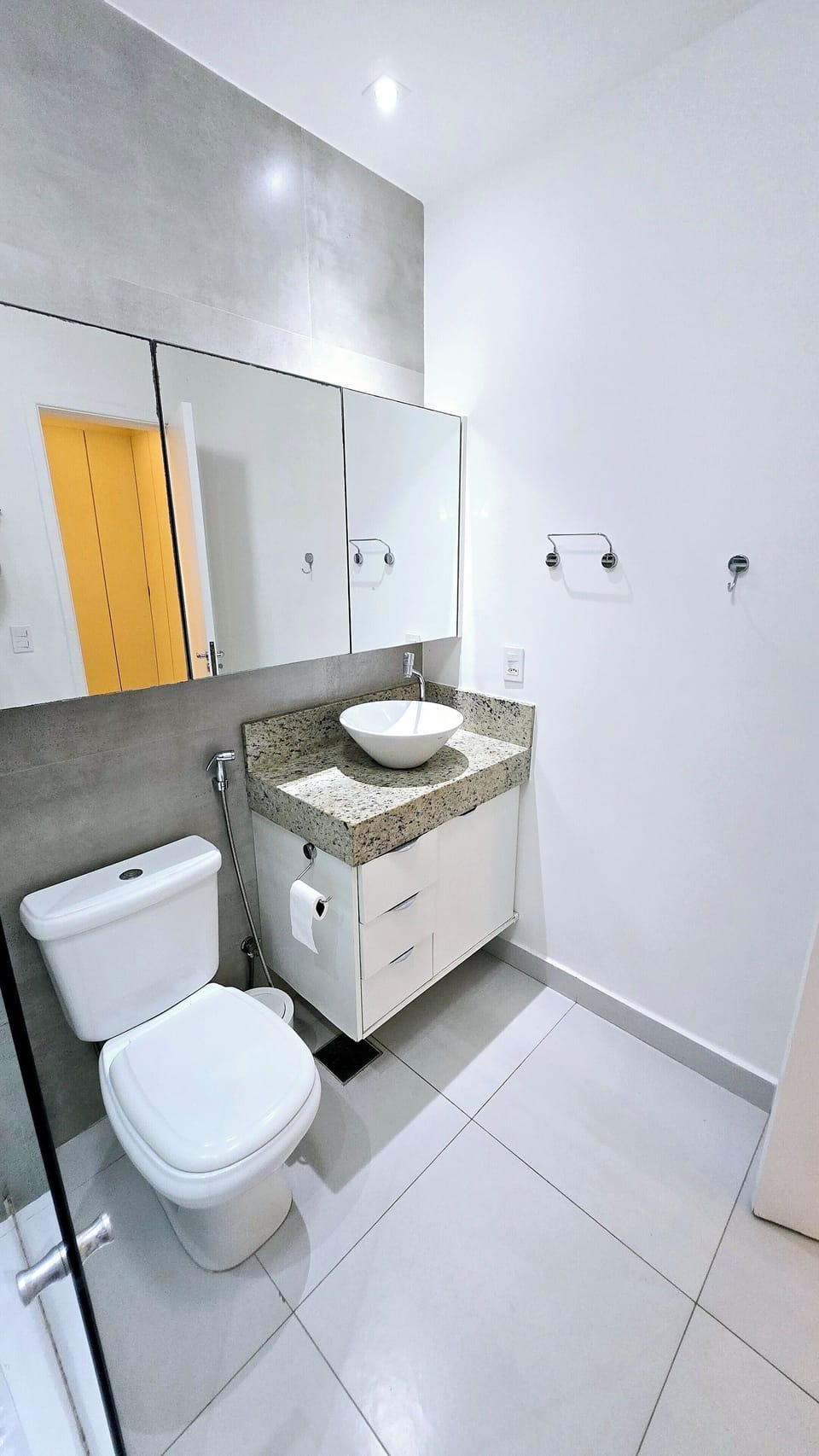 Full Bathroom 2 Private to Bedroom 2. 