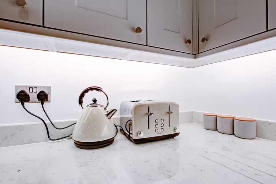 Fully equipped kitchen with toaster, kettle, and modern finishes