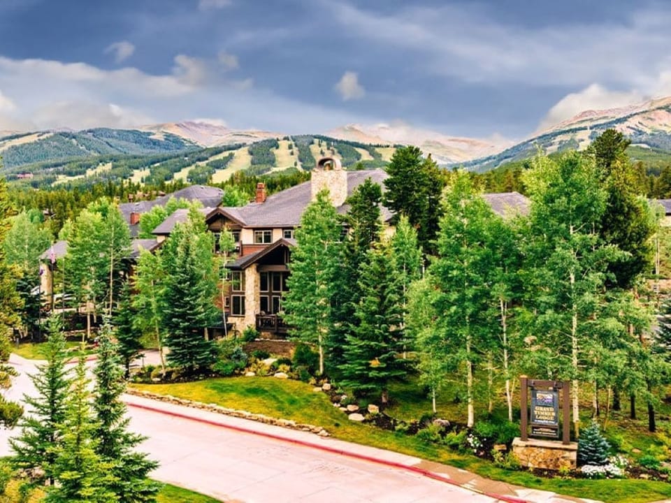 Welcome to the Grand Timber Lodge its' amenities