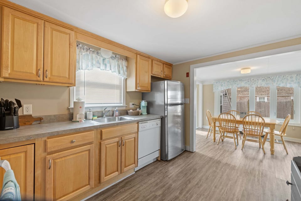 Seamless Flow for Easy Gatherings! With an open-concept layout, the kitchen and dining area make it effortless to cook, serve, and enjoy meals together.