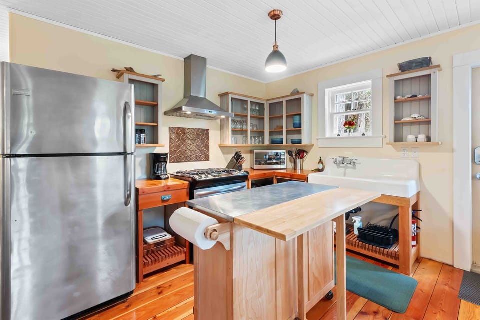 Kitchen Island for additional counter space