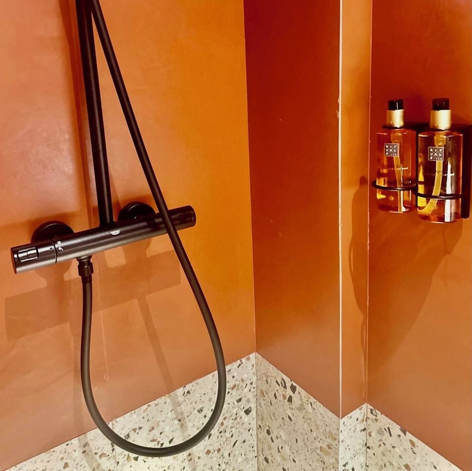 Bathroom amenities