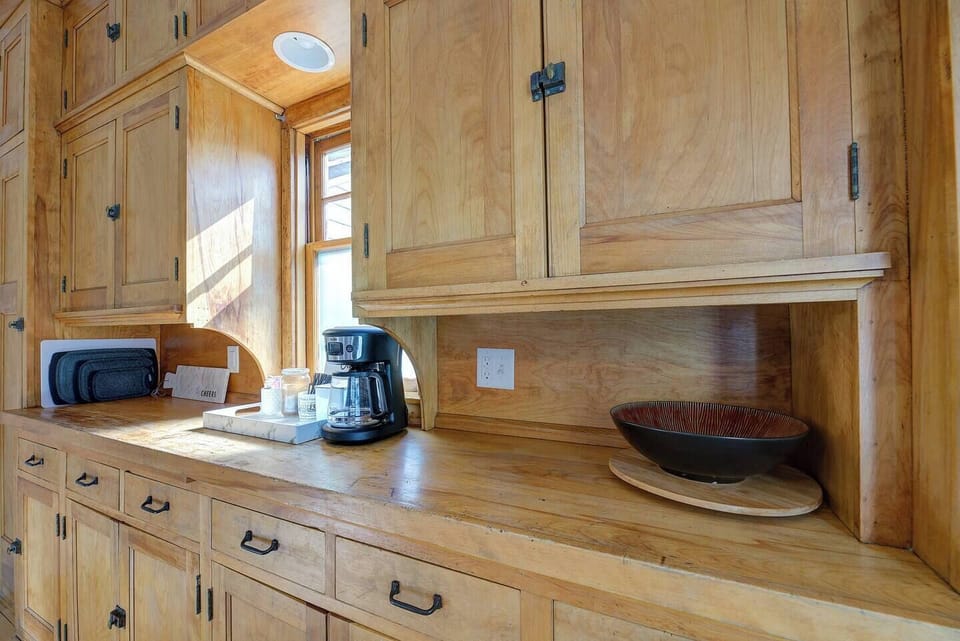 Full kitchen