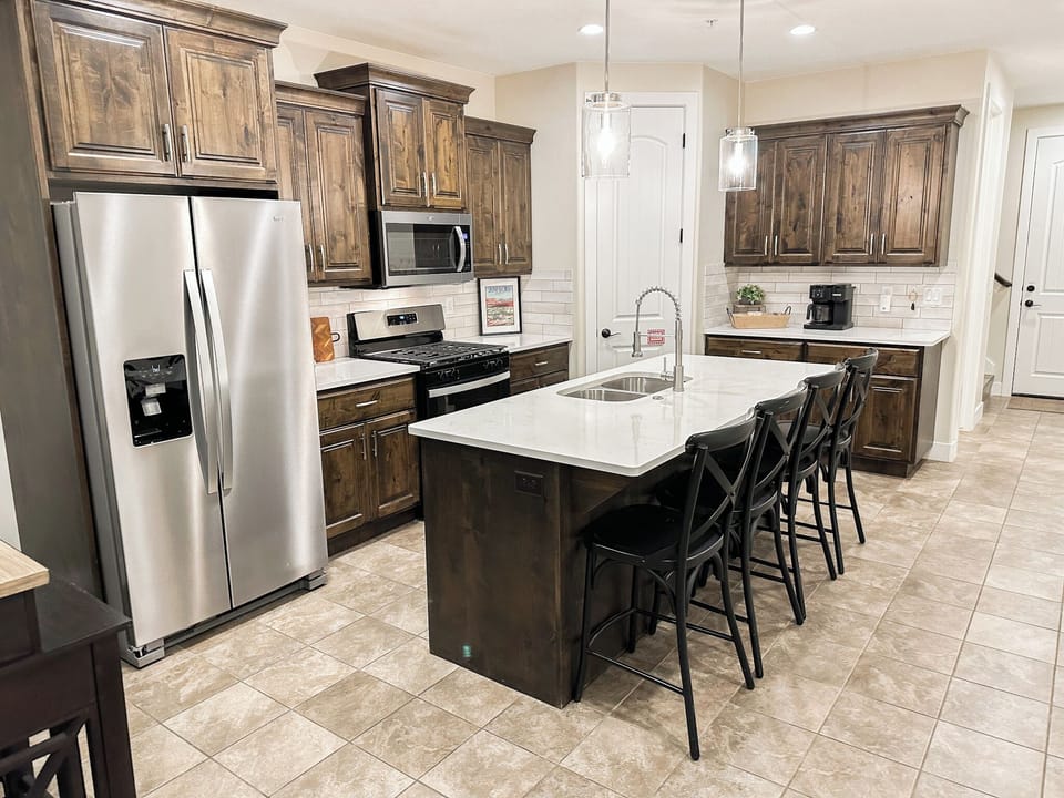 Newly renovated Kitchen, keurig duo coffee machine and complimentary coffee.