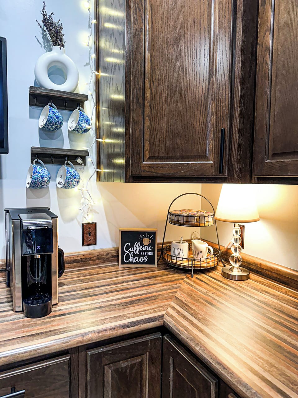 Coffee Nook – Start your morning right with a cozy coffee station, complete with a coffee maker, mugs, and a touch of warm lighting. ☕✨
