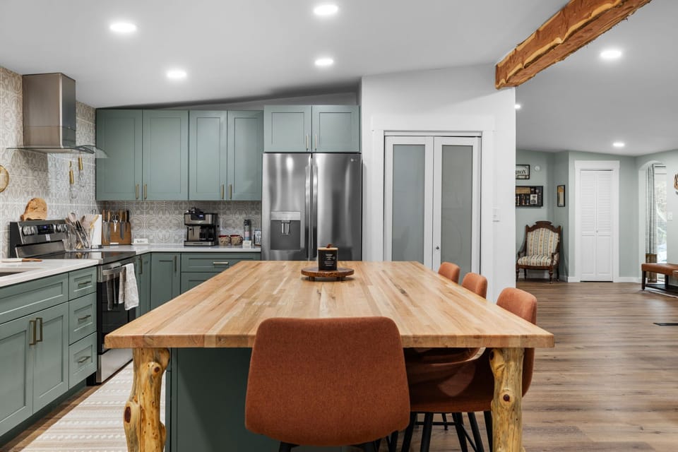 The kitchen has everything you need for a home cooked meal!