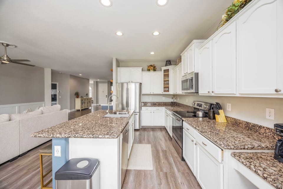Full kitchen