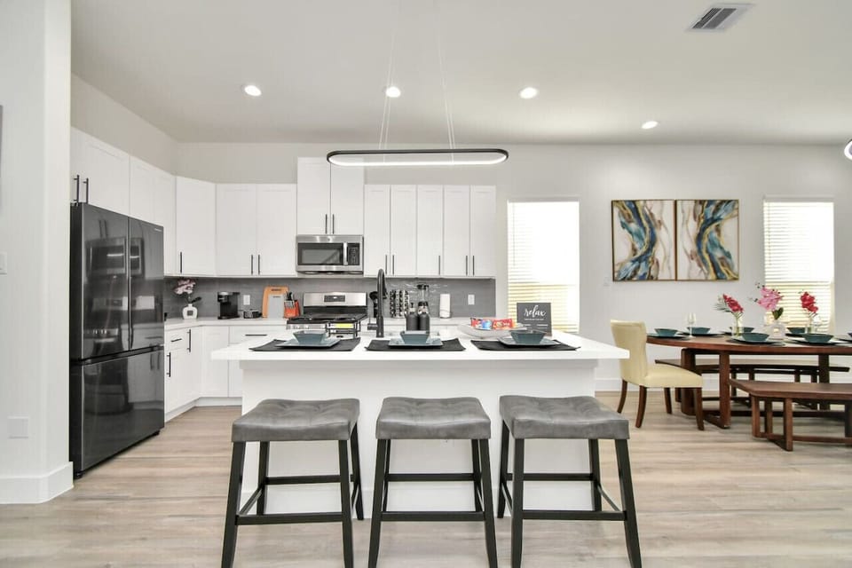 White fully equipped modern kitchen.