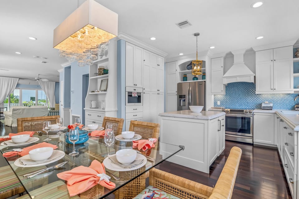 Seamless indoor flow—every meal feels casual, coastal, and connected in this thoughtfully designed space.