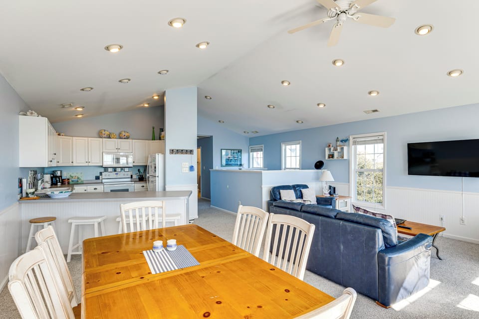 Dining Area | 3rd Floor | Dishes & Flatware Provided | Free WiFi