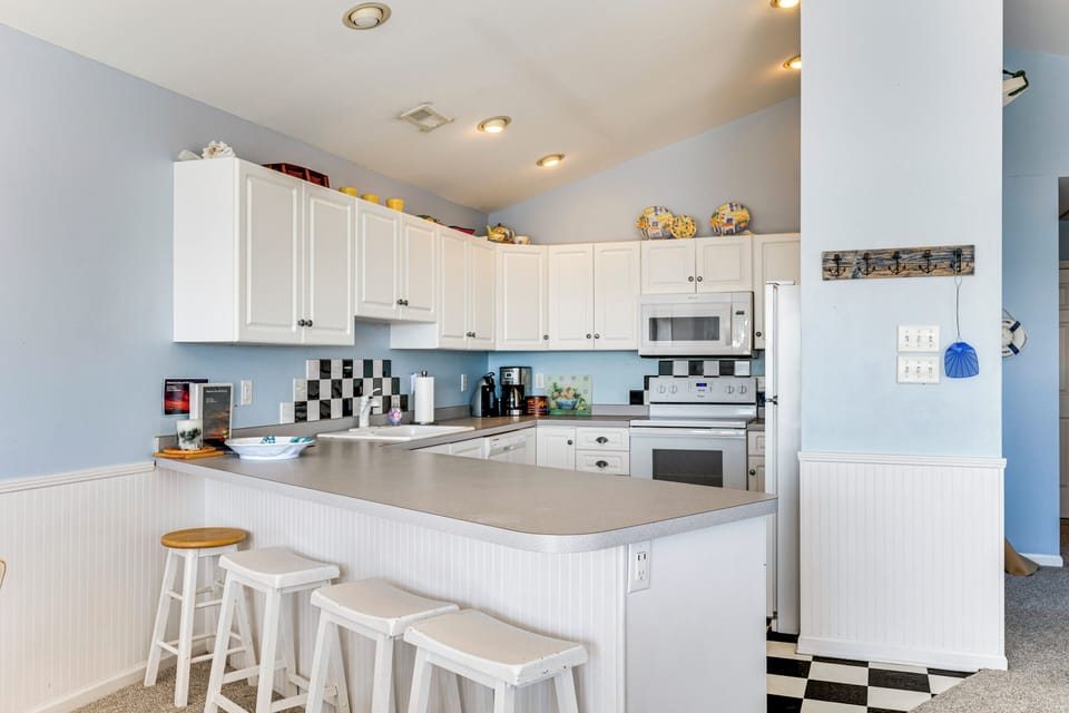 Kitchen | 3rd Floor | Cooking Basics | Drip Coffee Maker | Breakfast Bar Seating