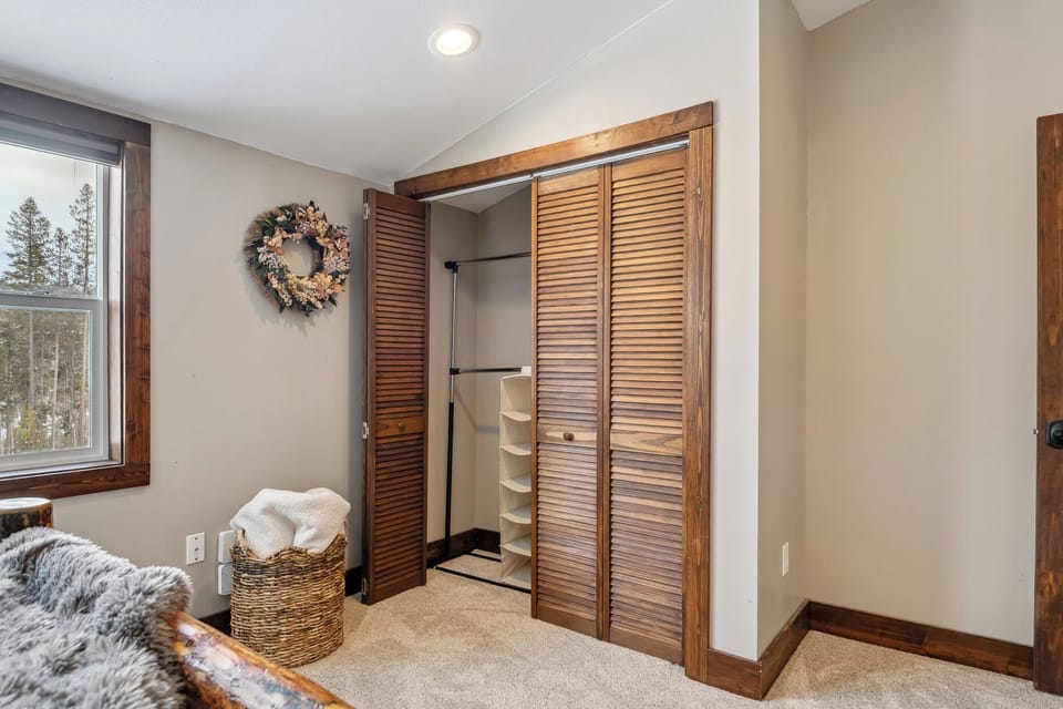 Plenty of closet space for your stay. 