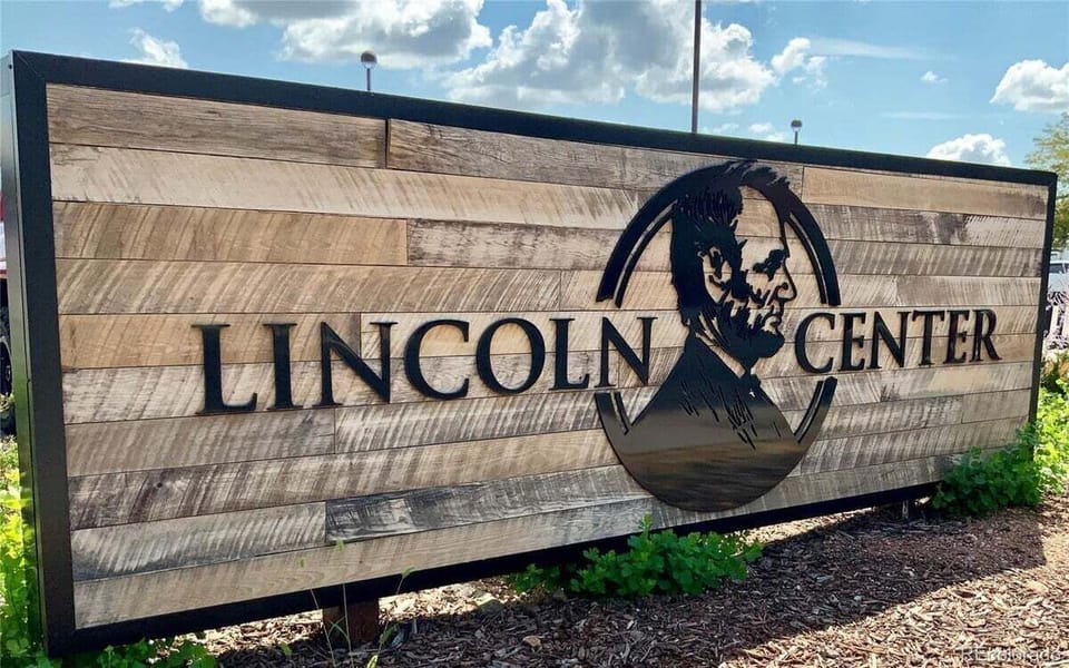 Walking distance to brewery, restaurants, café