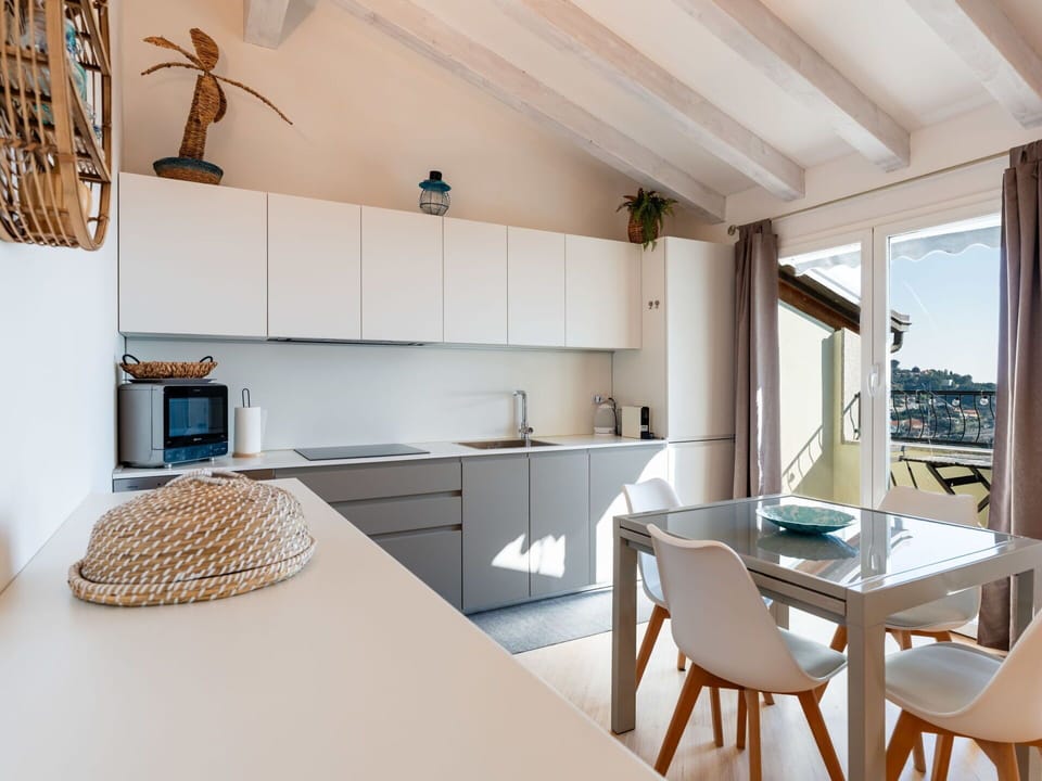 Apartment, Condominium, Residential Area, Hotel, Shade, Balcony, Swimming Pool, Resort Town