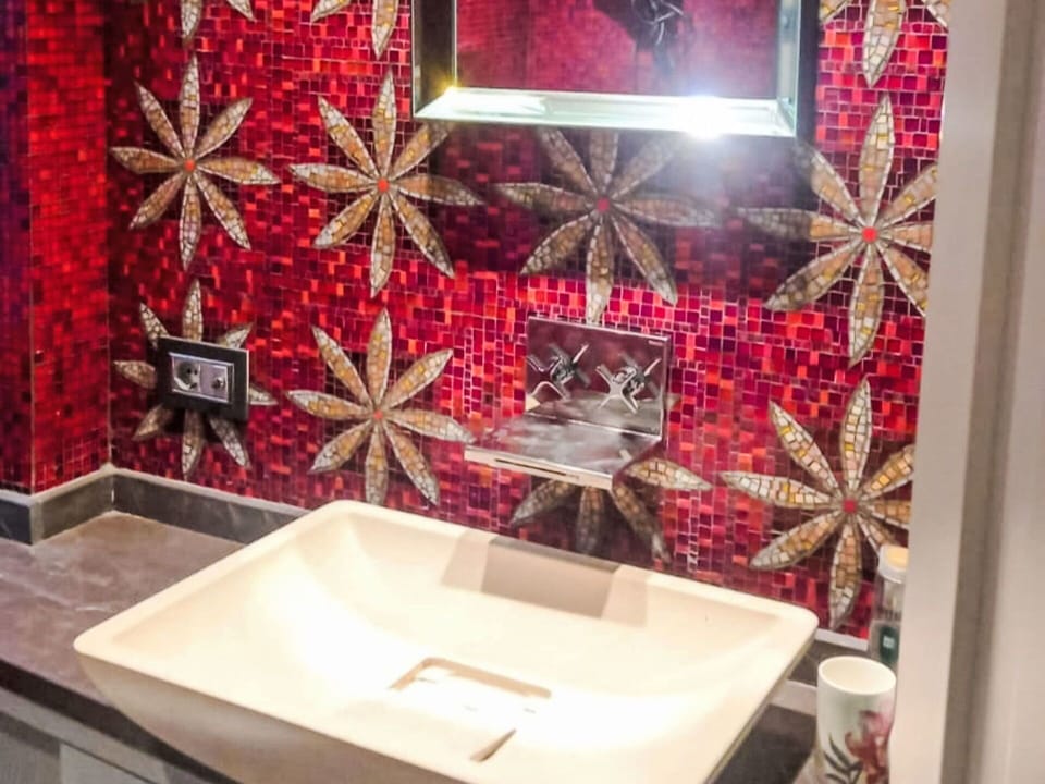 Apartment, Condominium, Residential Area, Hotel, Shade, Balcony, Swimming Pool, Resort Town