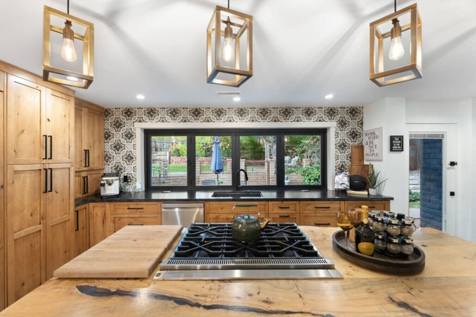 Modern & Fully Equipped – Everything you need to cook, dine, and entertain.