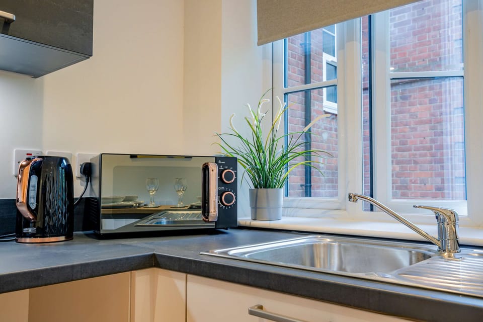 Sedlescombe Apartment, Rugby - Host & Stay