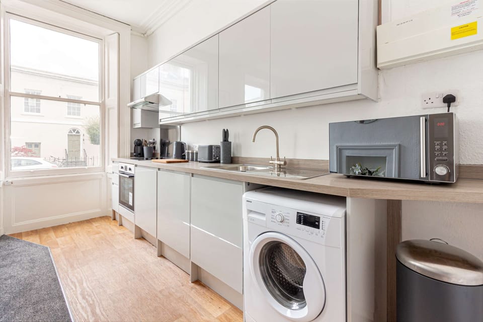 Montpelier Villas, Cheltenham - Host & Stay
