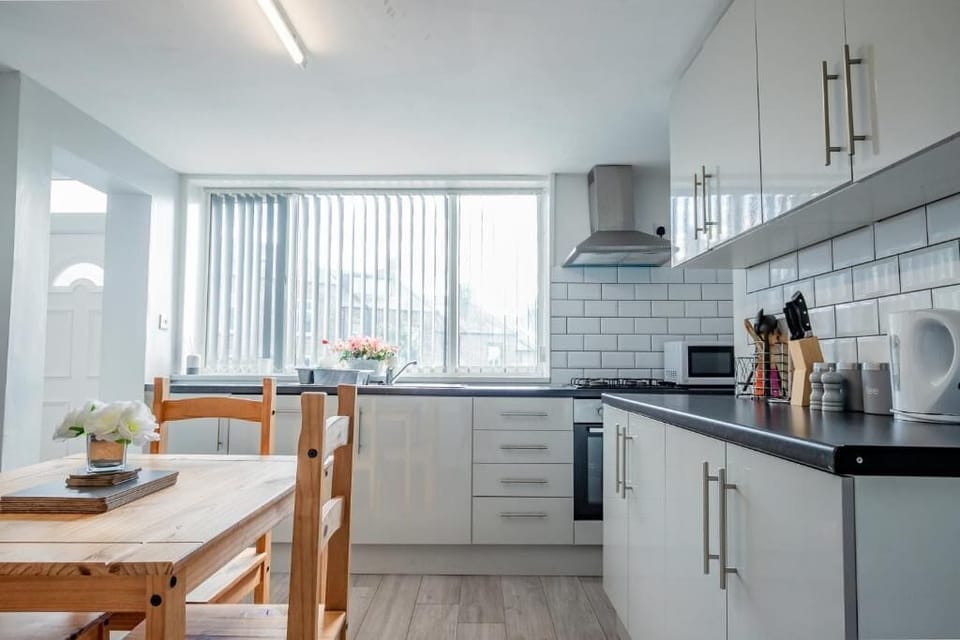 Park Cliffe House, Bradford - Host & Stay