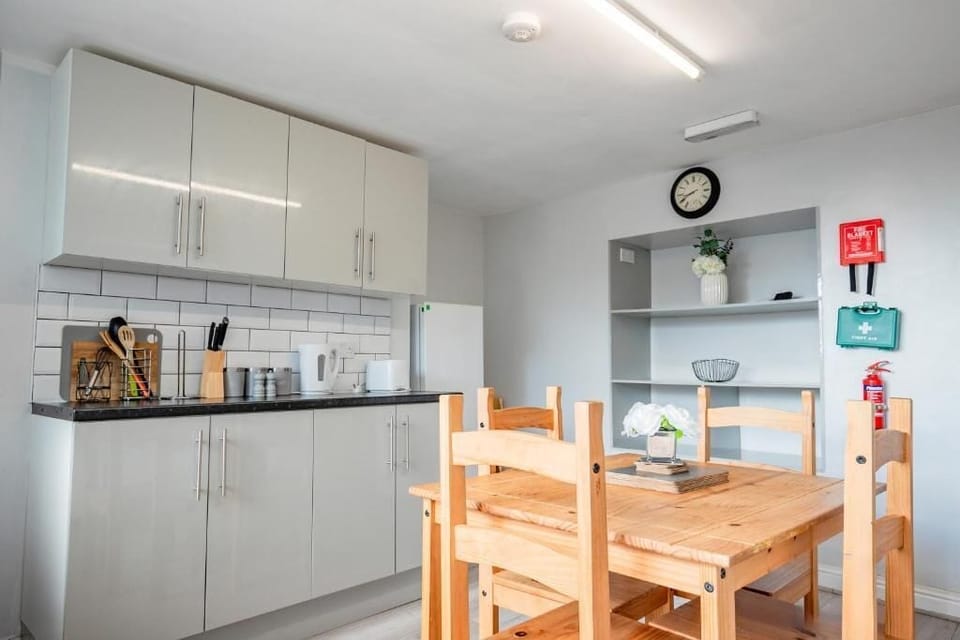 Park Cliffe House, Bradford - Host & Stay