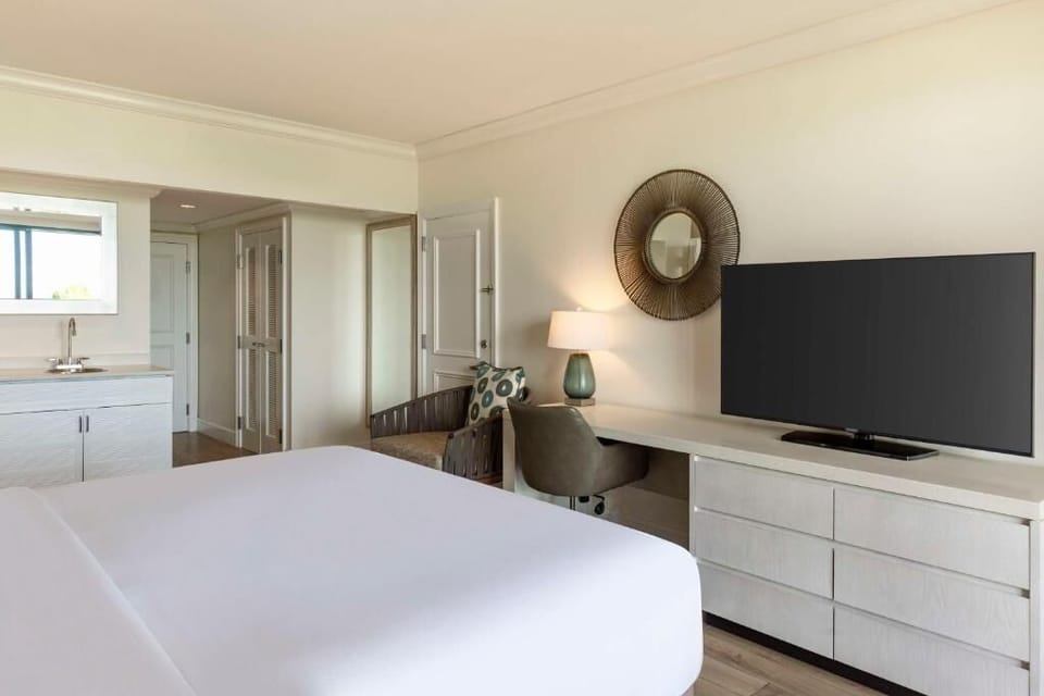 Unit with King bed. Exact unit will be assigned upon arrival. Views, colors, and decor may vary.