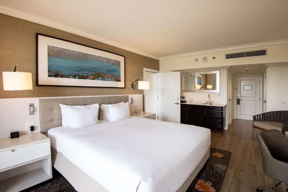 Unit with King bed. Exact unit will be assigned upon arrival. Views, colors, and decor may vary.