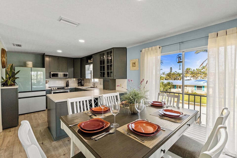 Dining & Kitchen