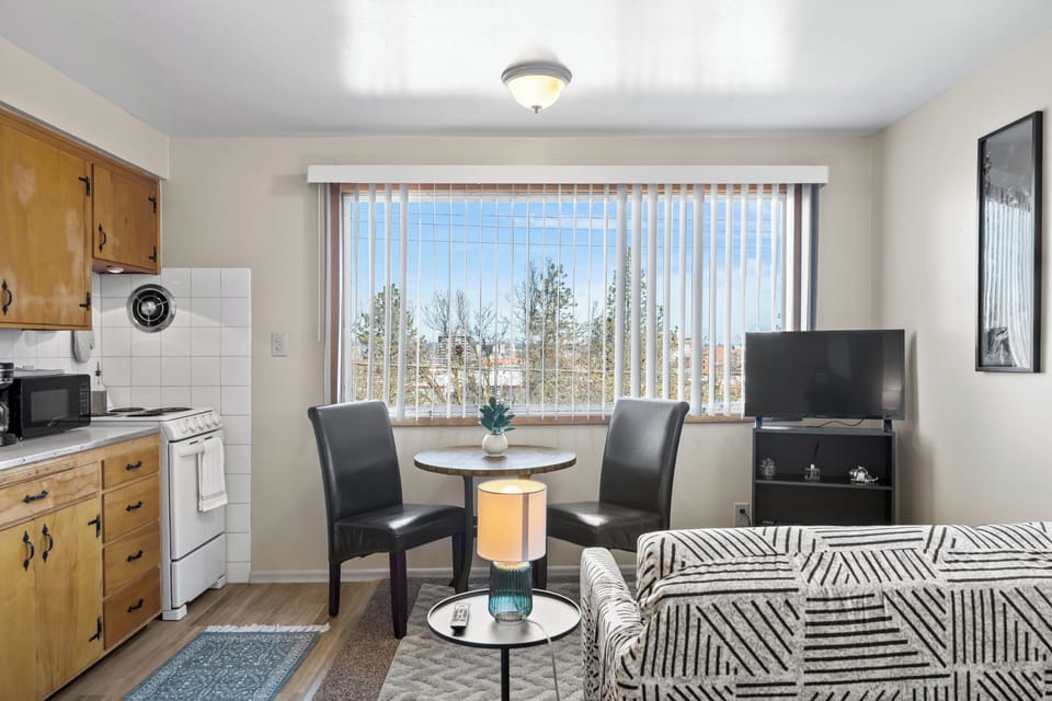 Enter into your cozy Cliff/Cannon studio, where comfort and charm await.