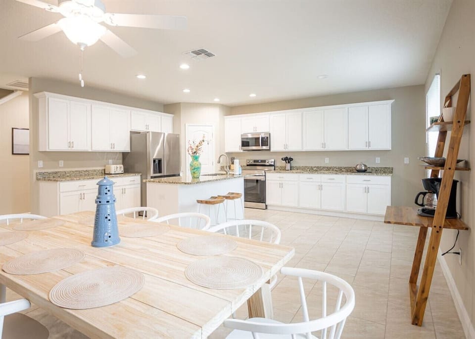 Dining Area and Full Kitchen