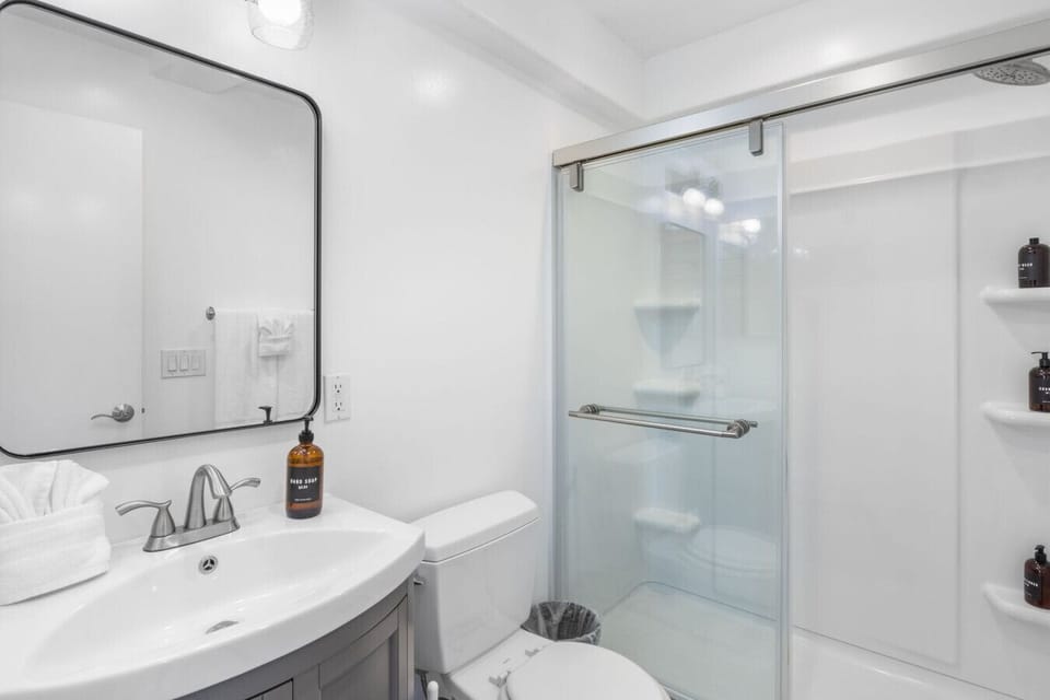 Full Bathroom with shampoo, conditioner and body wash