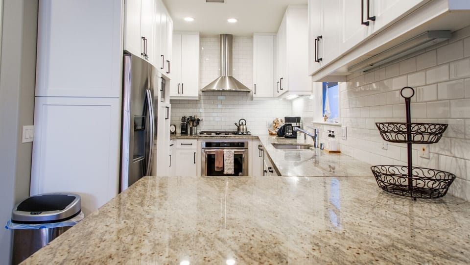 Fully stocked kitchen w/ everything you need