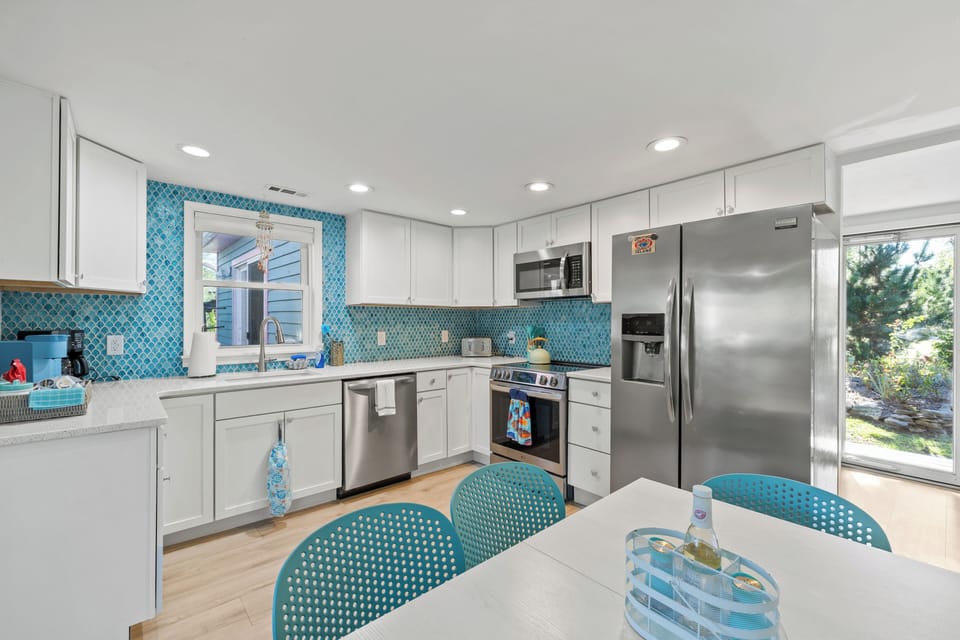 Coastal style kitchen and dining area, everything needed to cook and gather!