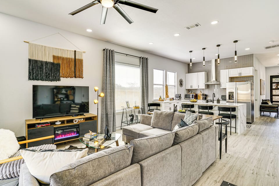 Living Room | Single-Story Home | Central A/C & Heating